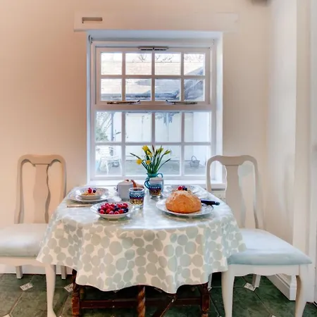 2 Bed In Whitby Oc-wa032